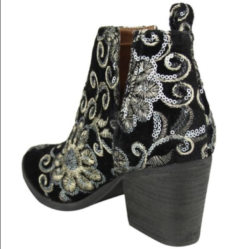 🍃💕HP NIB Naughty Monkey Velvet Ankle Bootie - Picture 5 of 8